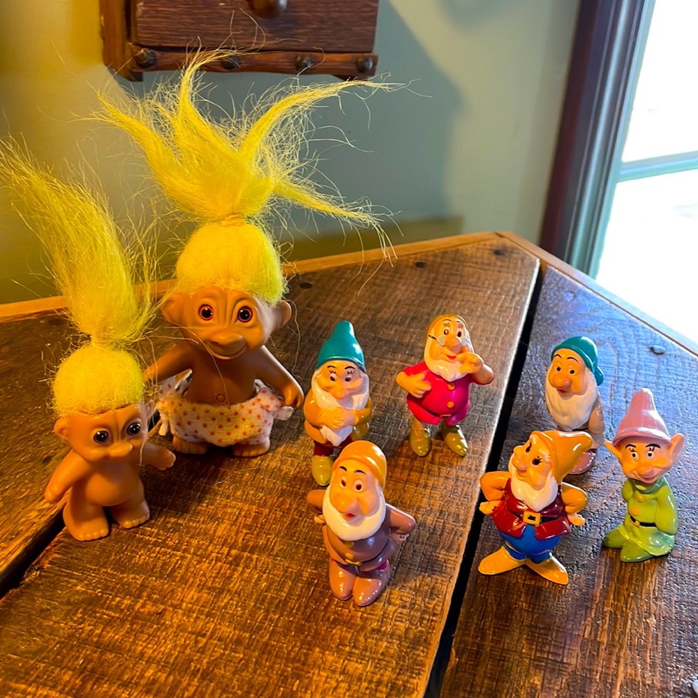 Retro toys Disney Snow Whites 6 Dwarfs and 2 Trolls